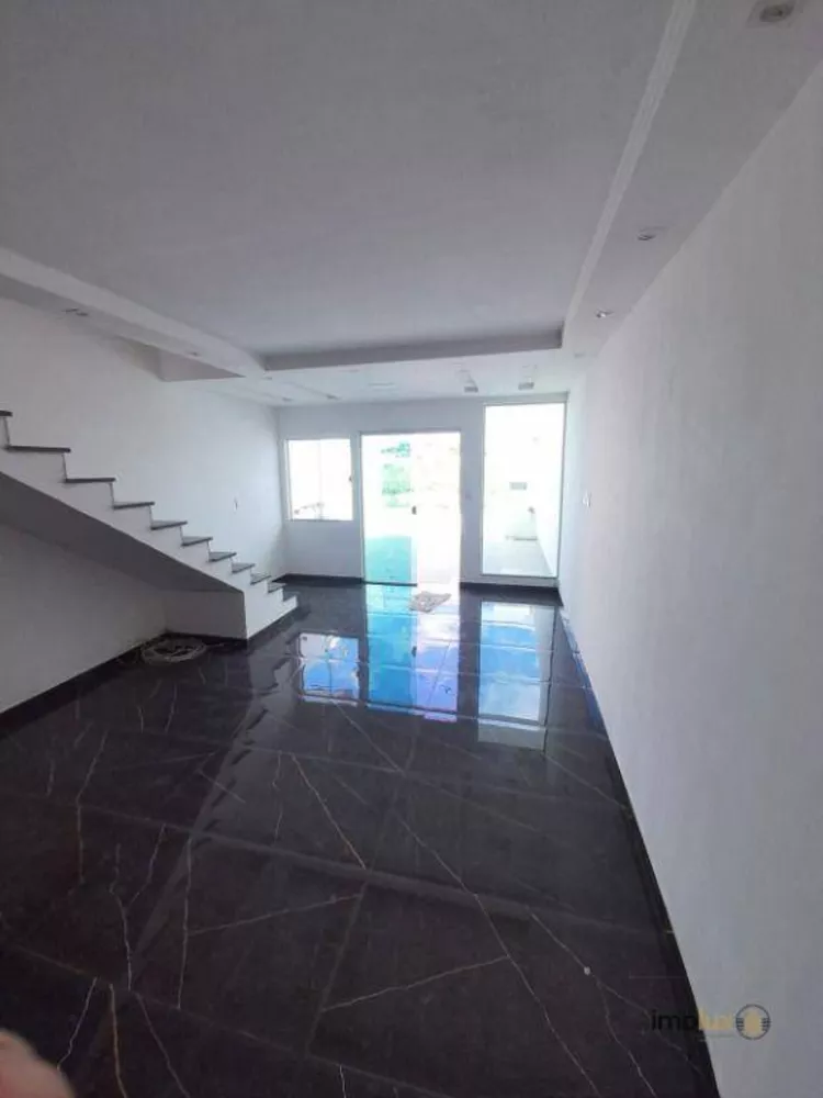 Casa à venda com 2 quartos, 130m² - Foto 2