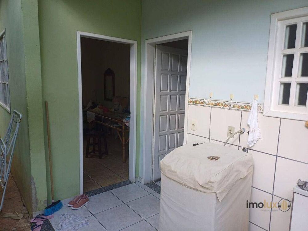Casa à venda com 3 quartos, 120m² - Foto 2