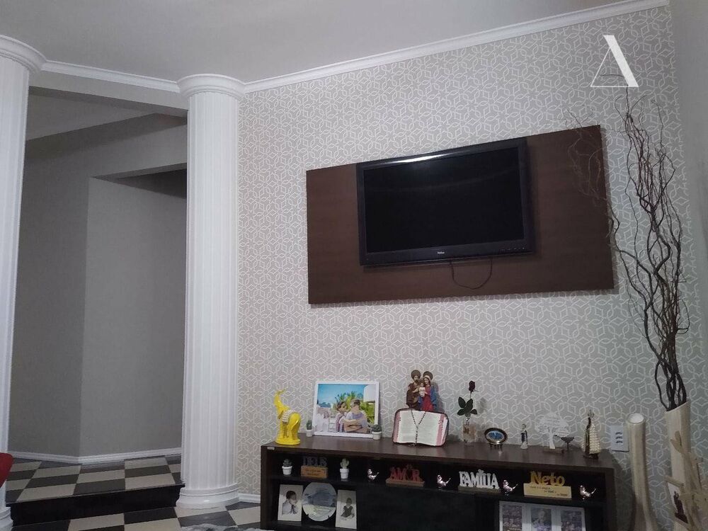 Casa à venda com 4 quartos, 210m² - Foto 2