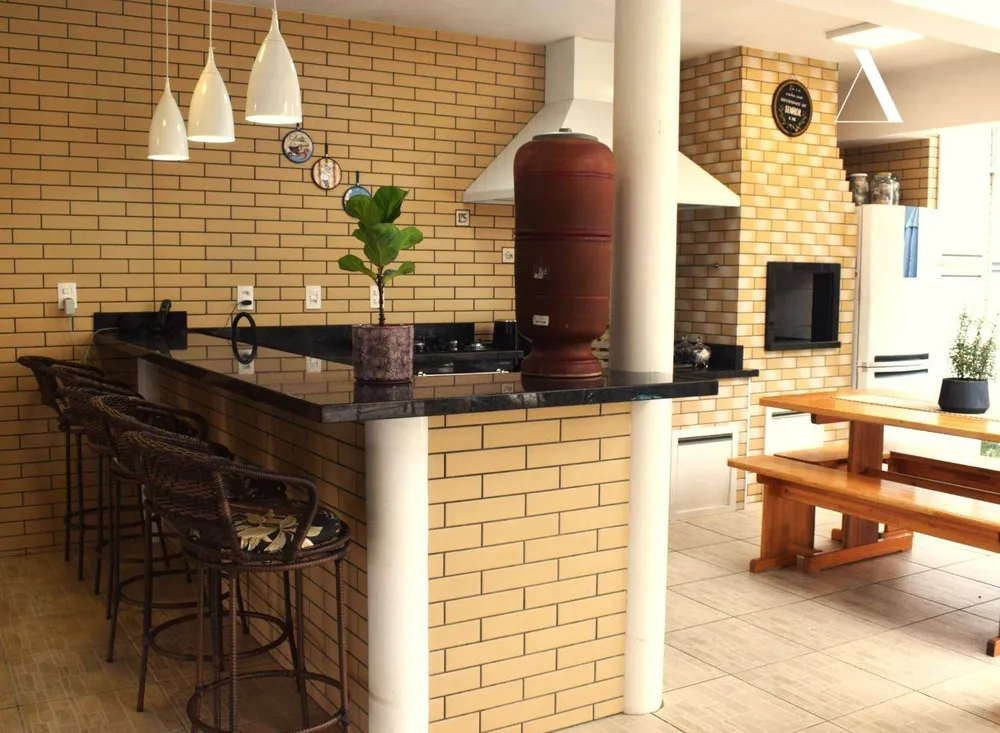 Casa, 4 quartos, 220 m² - Foto 1
