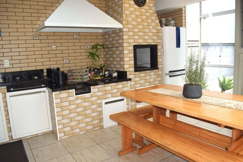 Casa, 4 quartos, 220 m² - Foto 2