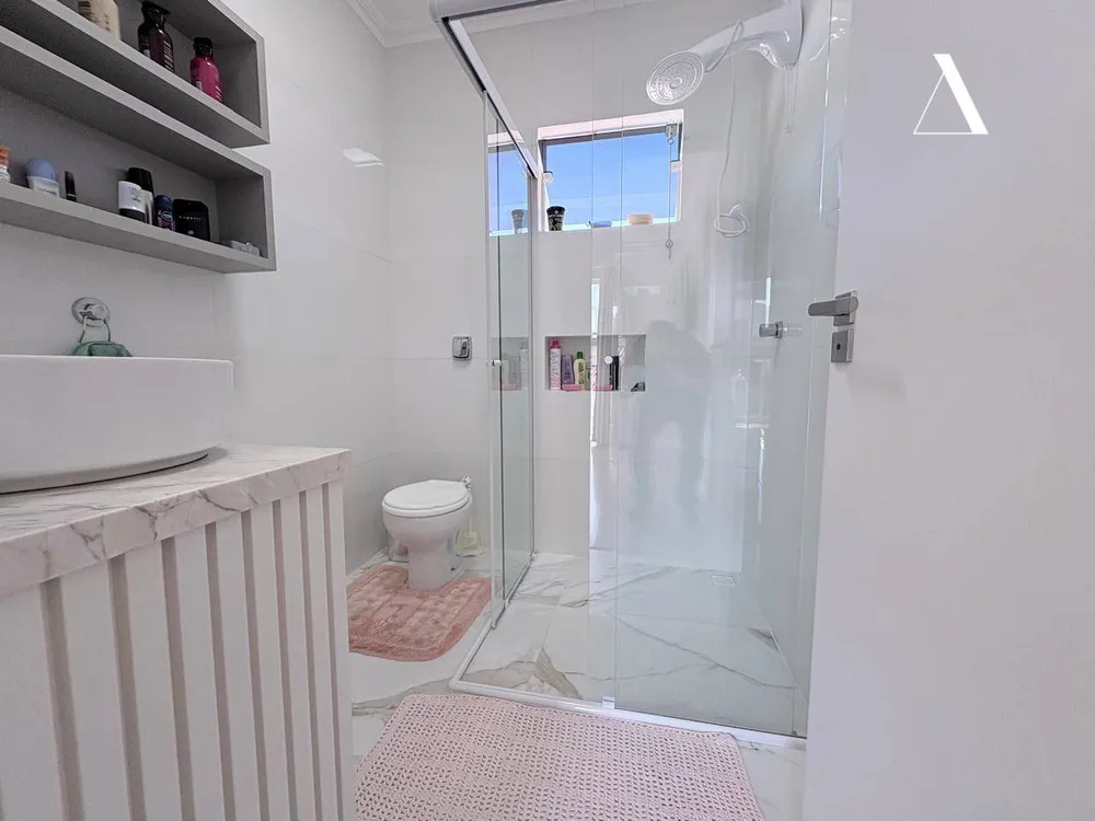 Casa, 3 quartos, 233 m² - Foto 1