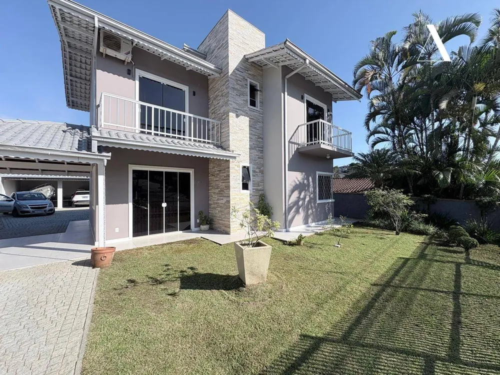 Casa, 3 quartos, 233 m² - Foto 1