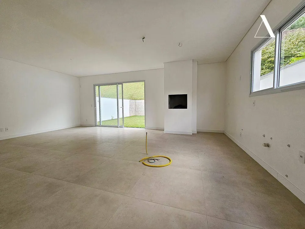 Casa, 4 quartos, 270 m² - Foto 1