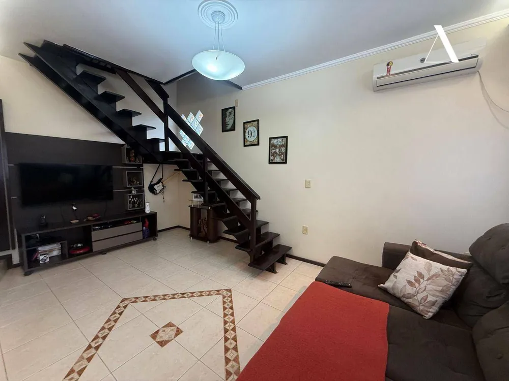 Casa, 3 quartos, 226 m² - Foto 1