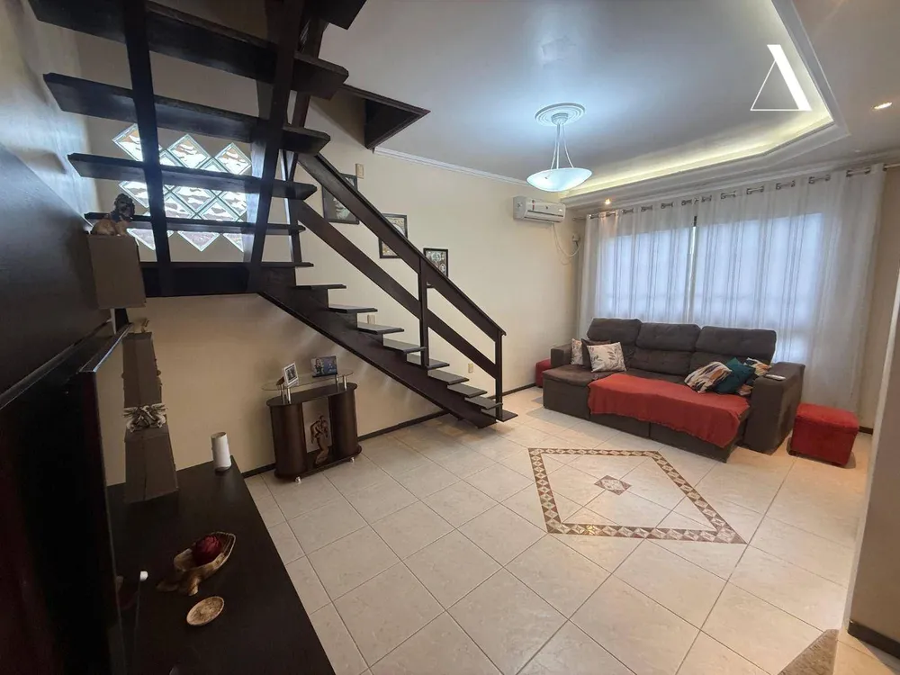 Casa, 3 quartos, 226 m² - Foto 2