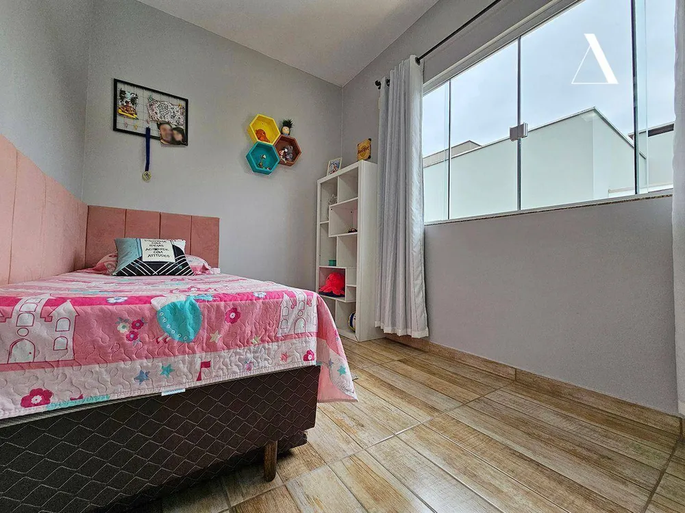 Casa, 4 quartos, 247 m² - Foto 2
