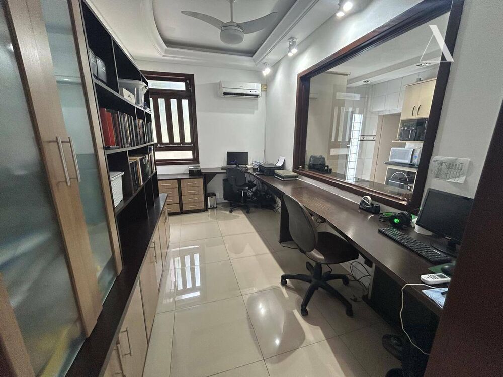 Casa à venda com 3 quartos, 264m² - Foto 4