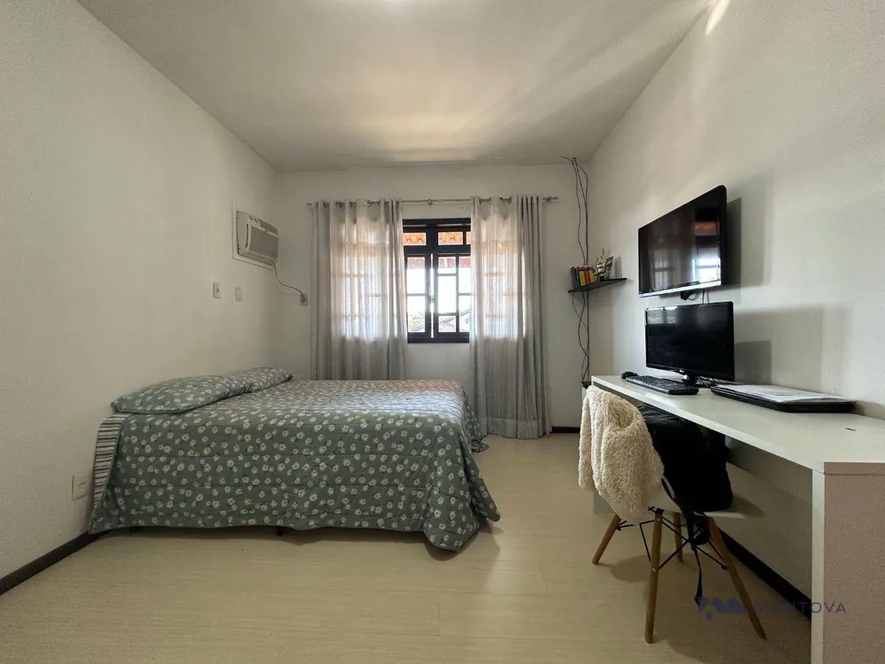 Casa, 3 quartos, 196 m² - Foto 1