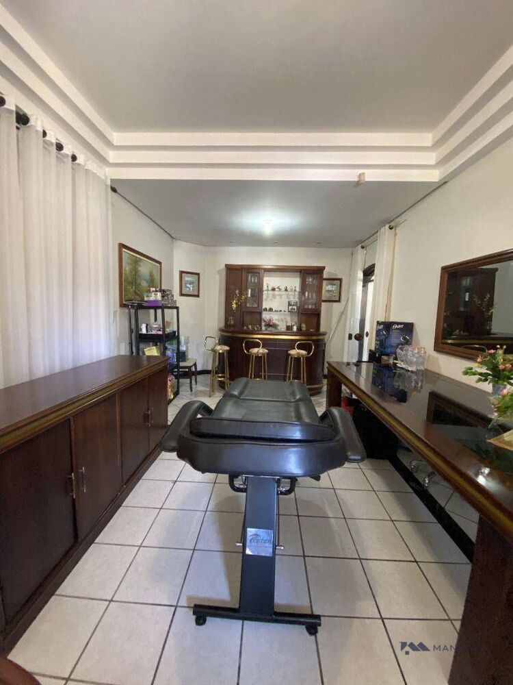 Casa, 4 quartos, 330 m² - Foto 2