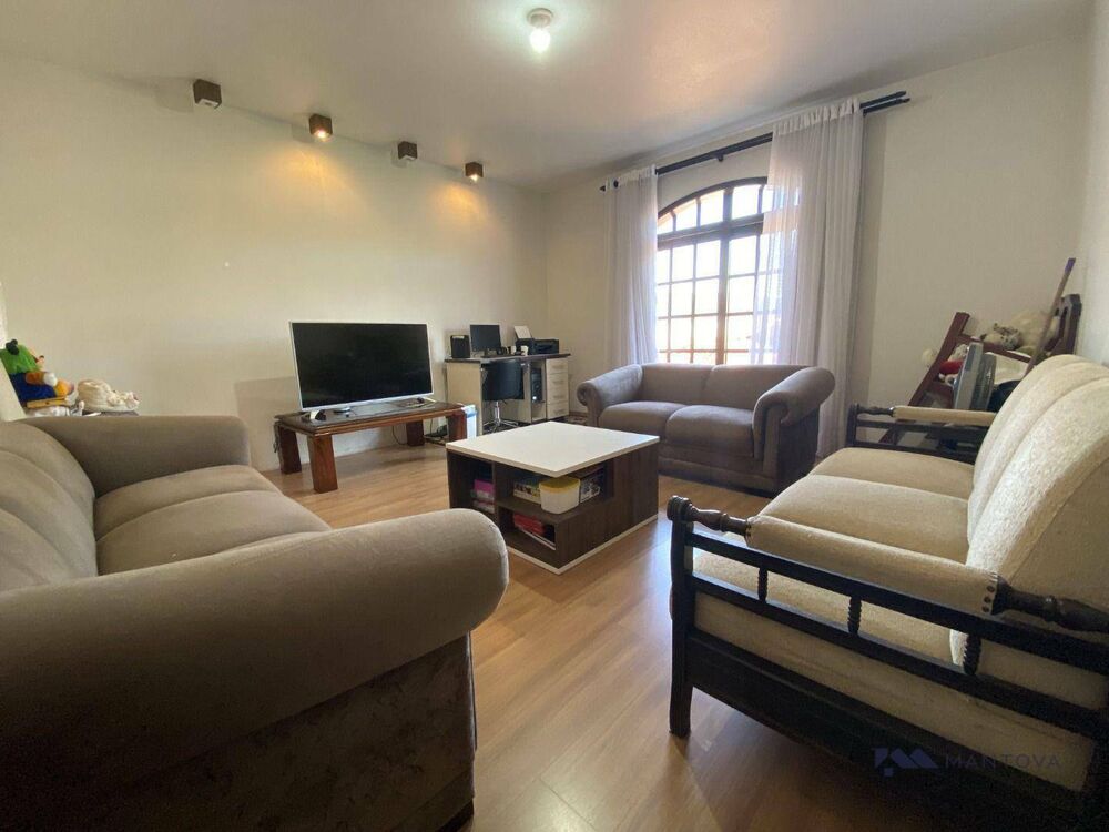 Casa, 4 quartos, 330 m² - Foto 1