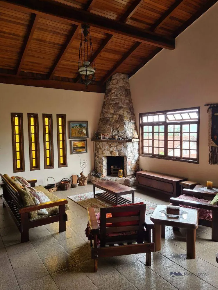 Casa, 6 quartos, 333 m² - Foto 1