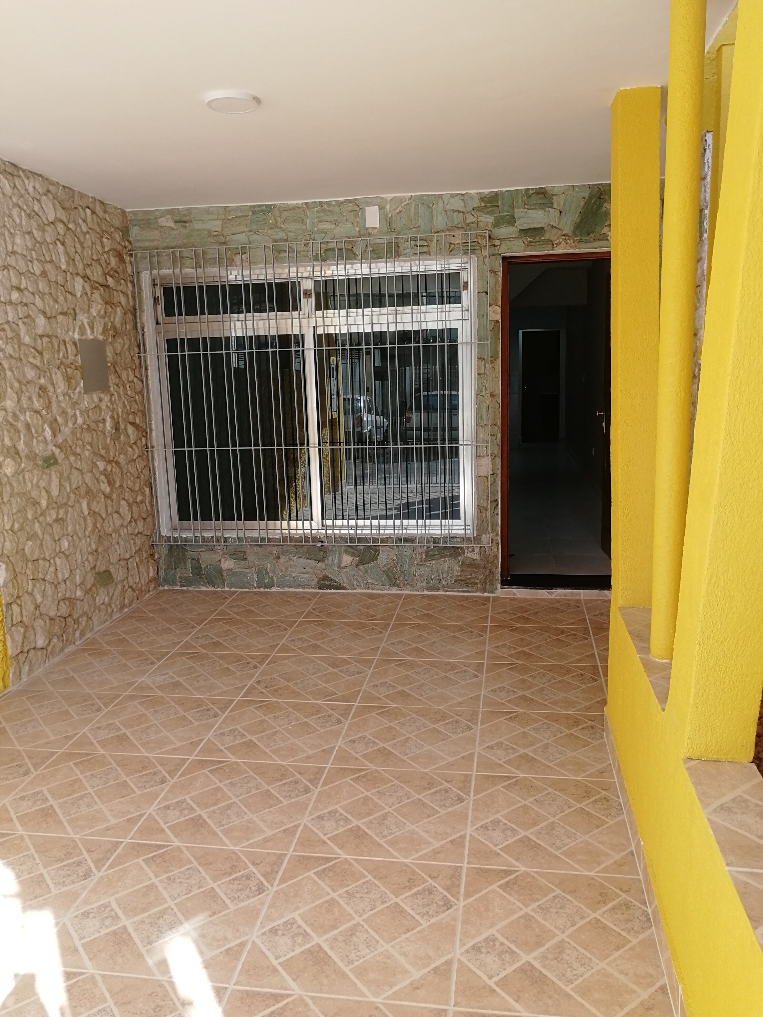 Sobrado à venda e aluguel com 3 quartos, 140m² - Foto 1