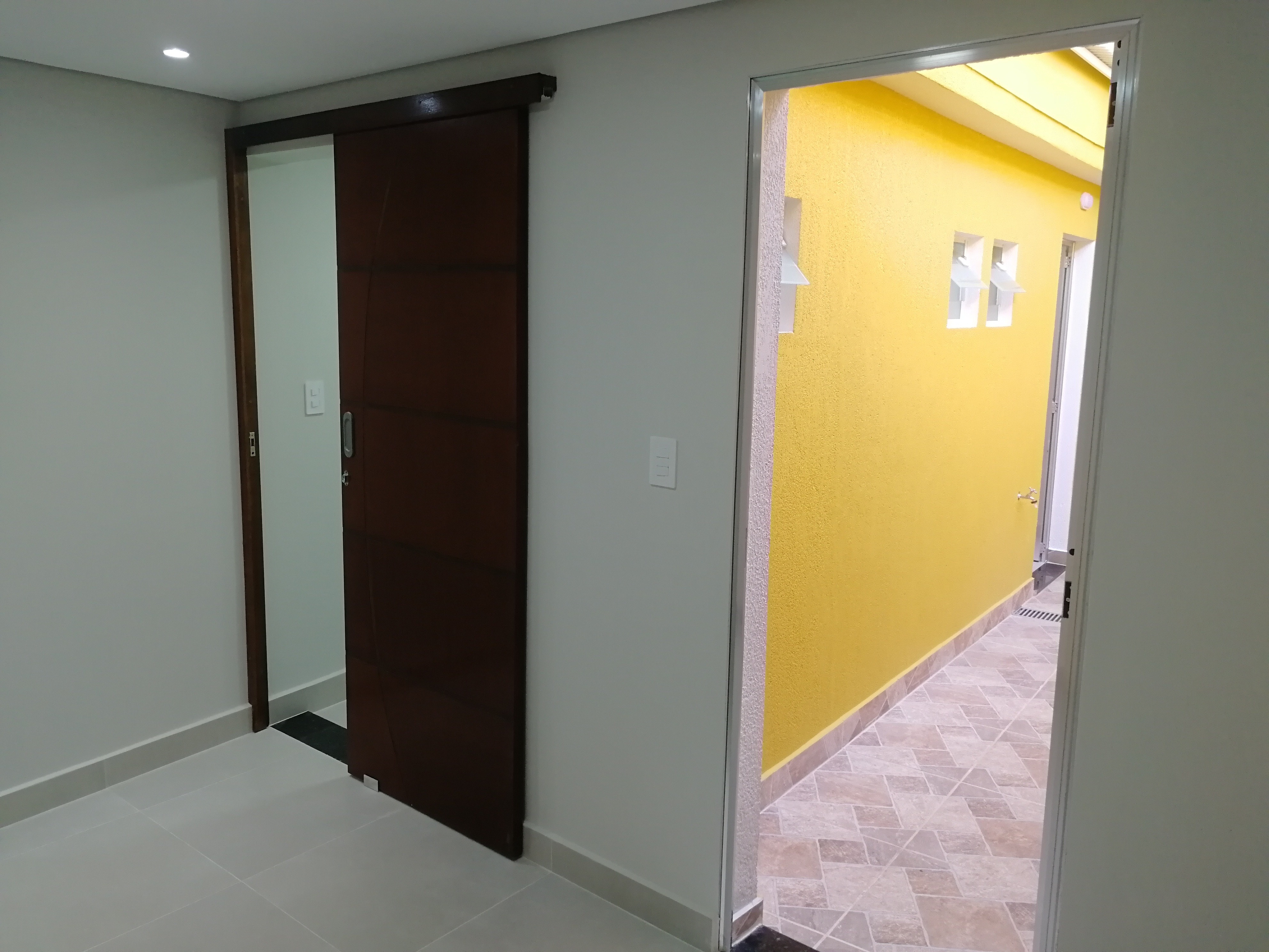 Sobrado à venda e aluguel com 3 quartos, 140m² - Foto 2