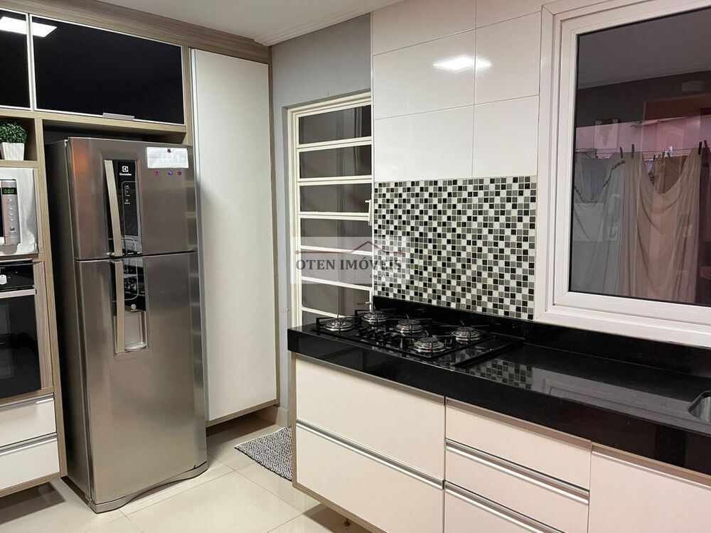 Casa à venda com 2 quartos, 86m² - Foto 1