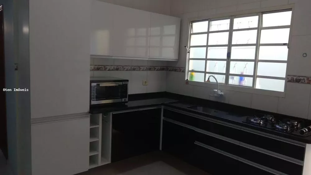 Casa à venda com 3 quartos, 84m² - Foto 1