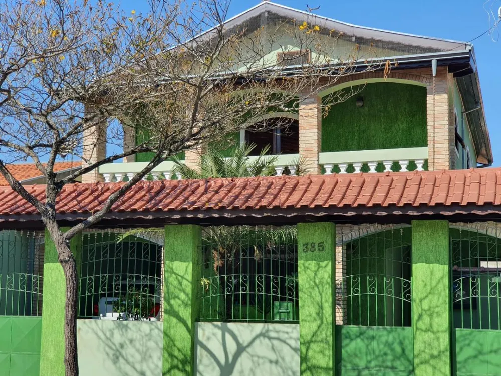 Casa, 3 quartos, 236 m² - Foto 1