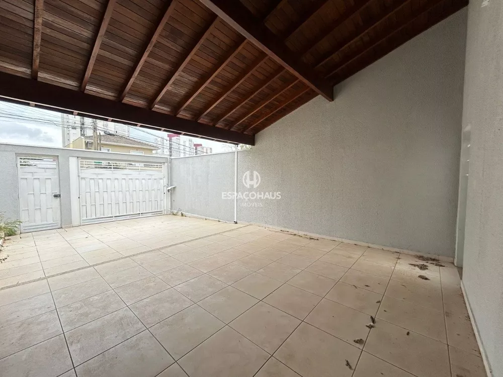 Casa à venda com 3 quartos, 180m² - Foto 3