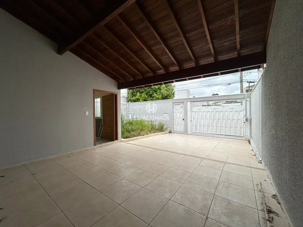 Casa à venda com 3 quartos, 180m² - Foto 2