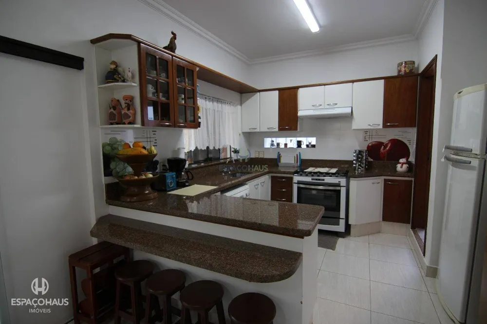 Casa, 4 quartos, 230 m² - Foto 9
