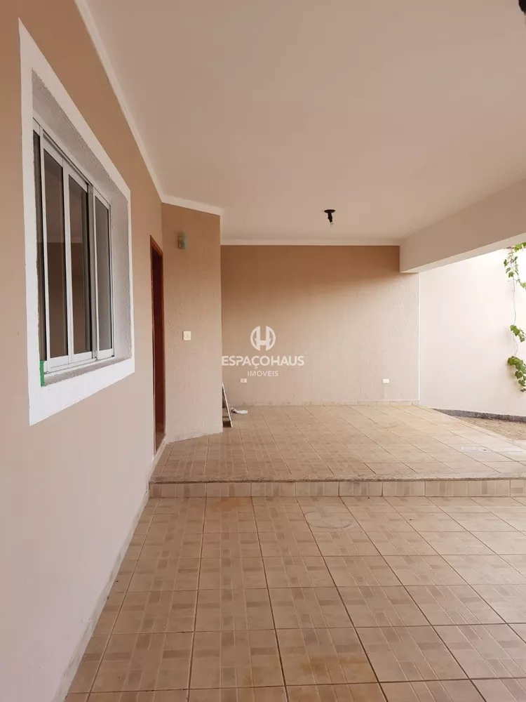 Casa à venda com 2 quartos, 139m² - Foto 2