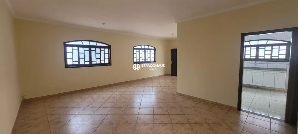 Casa para alugar com 4 quartos, 200m² - Foto 4