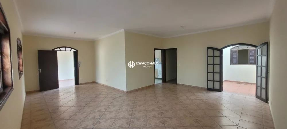 Casa para alugar com 4 quartos, 200m² - Foto 3