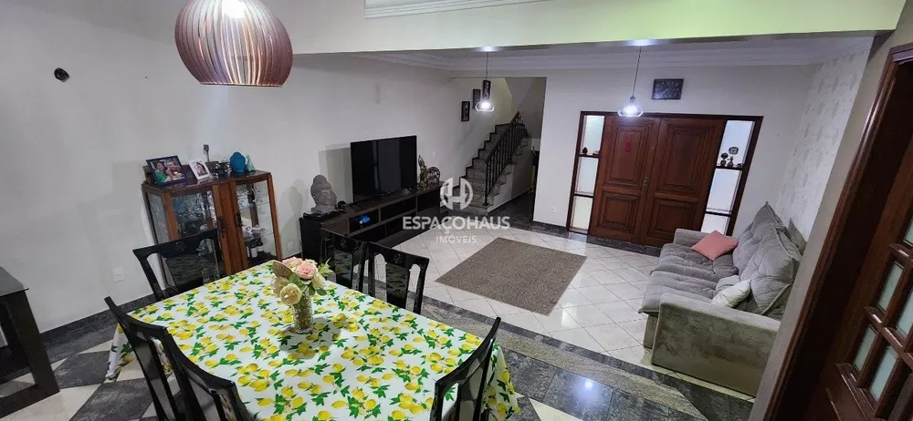 Casa à venda com 3 quartos, 337m² - Foto 2