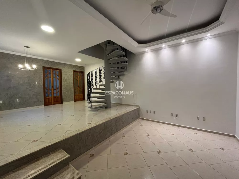 Casa à venda com 3 quartos, 163m² - Foto 1