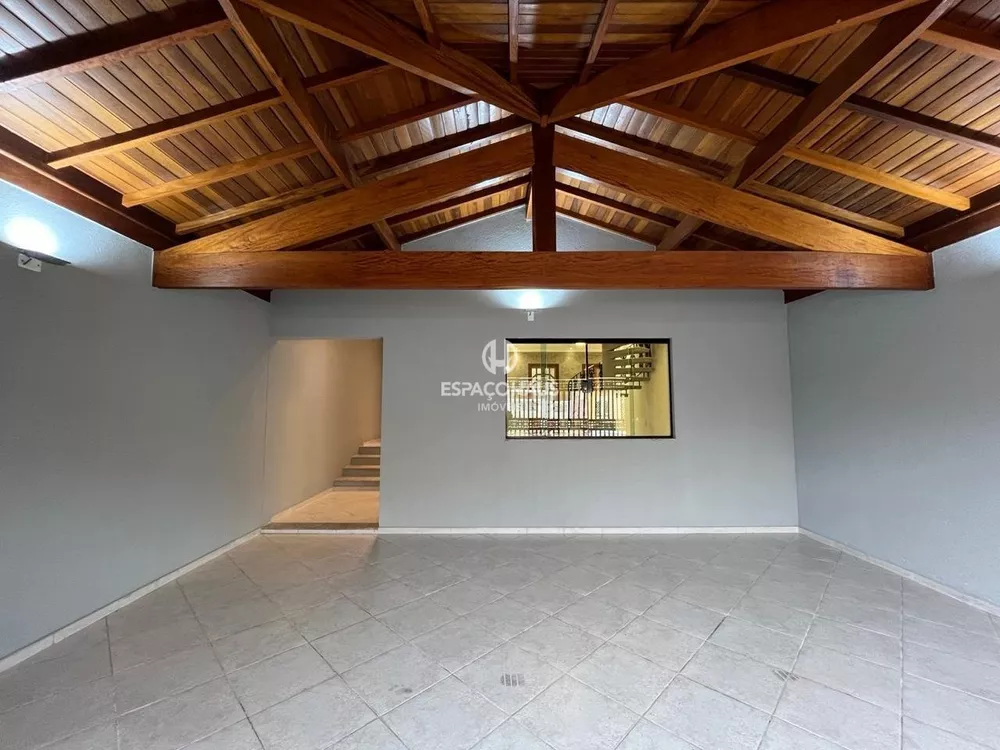 Casa à venda com 3 quartos, 163m² - Foto 4