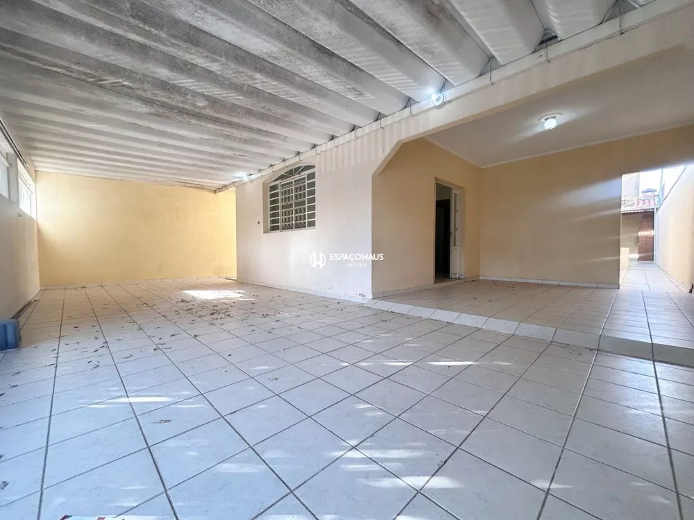 Casa à venda com 3 quartos, 226m² - Foto 3