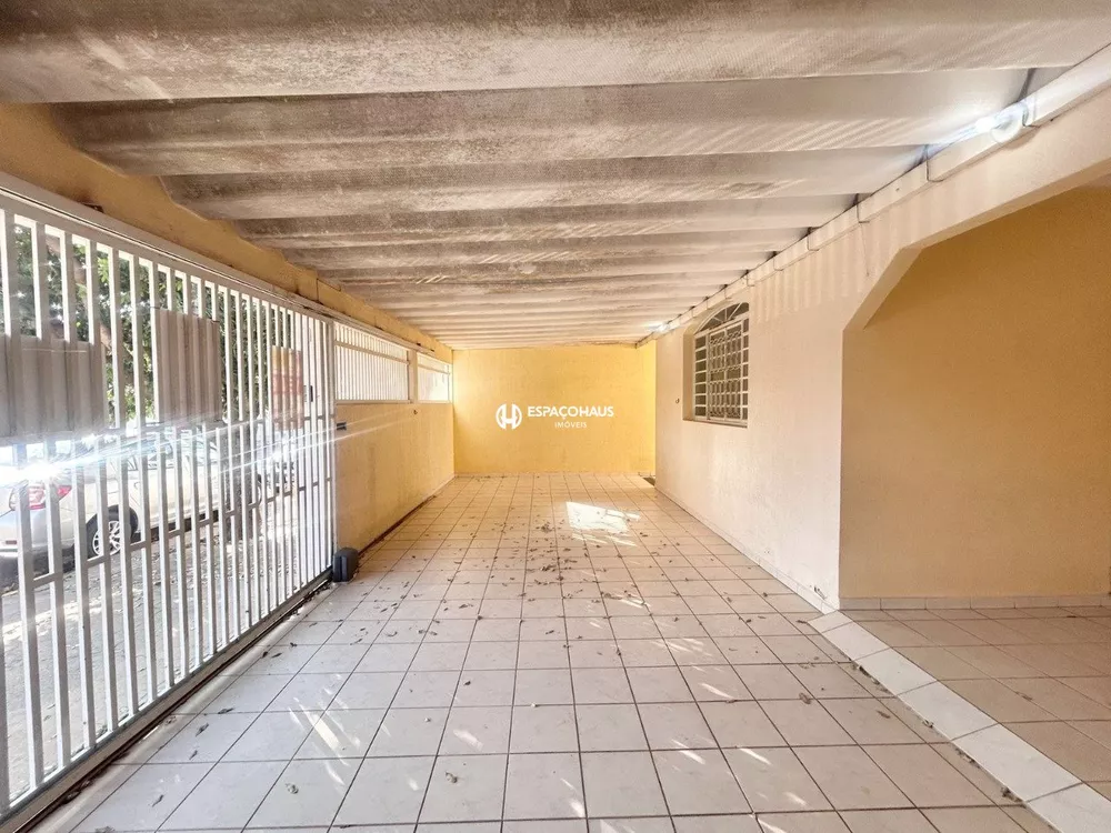 Casa à venda com 3 quartos, 226m² - Foto 4