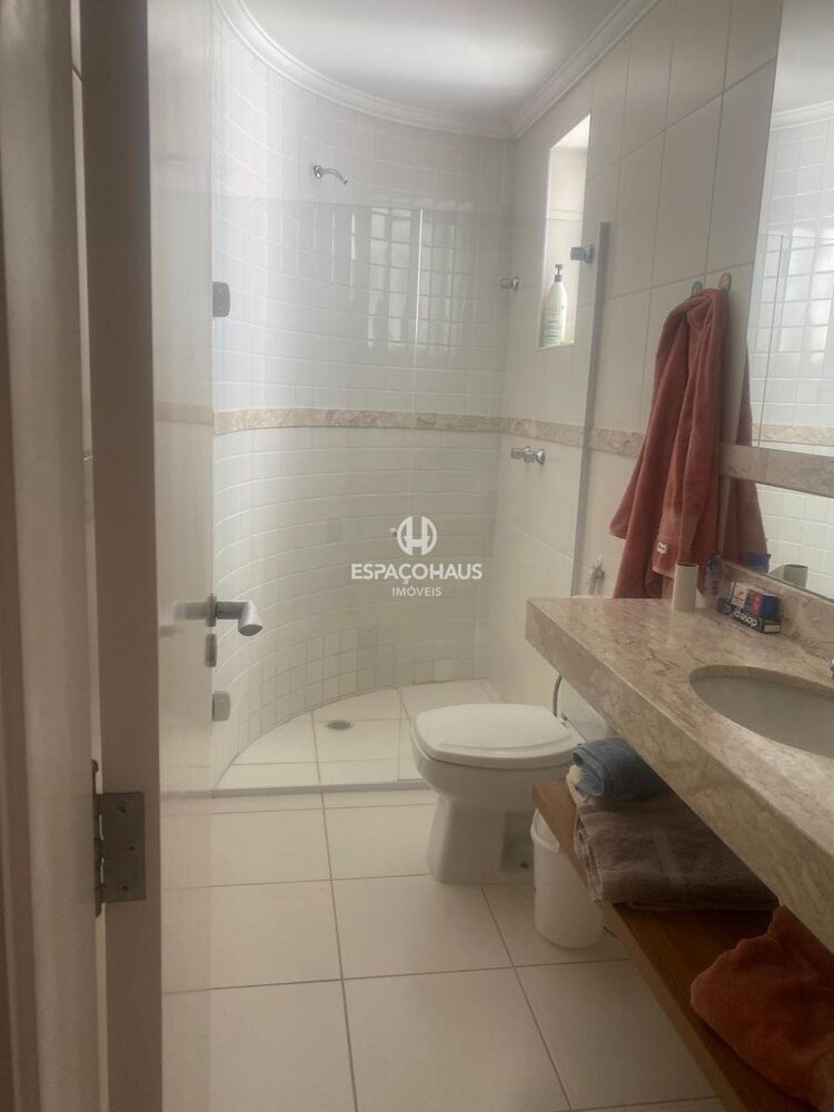 Apartamento à venda com 4 quartos, 188m² - Foto 2
