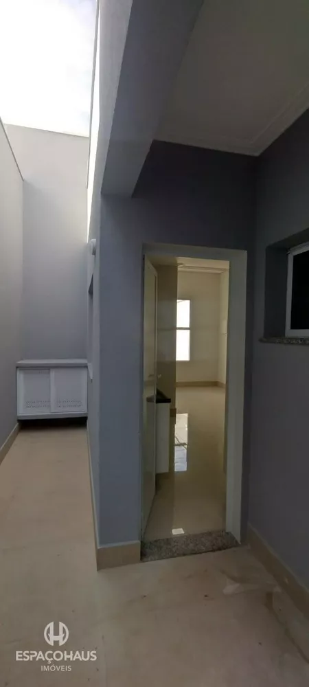 Casa à venda com 2 quartos, 63m² - Foto 1