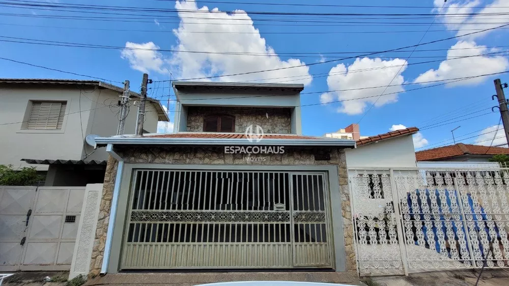 Casa à venda com 4 quartos, 196m² - Foto 1