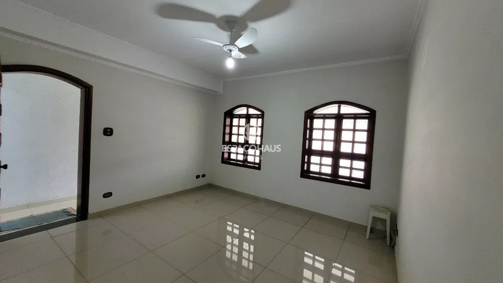 Casa à venda com 4 quartos, 196m² - Foto 4