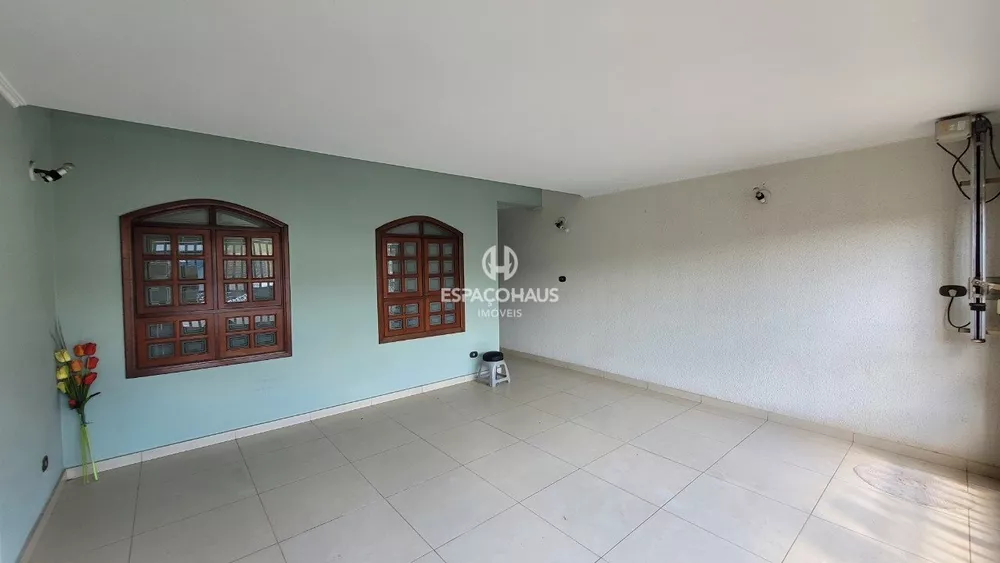 Casa à venda com 4 quartos, 196m² - Foto 2