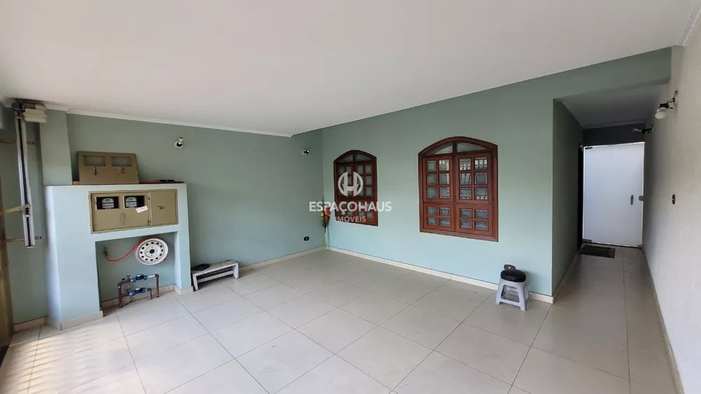 Casa à venda com 4 quartos, 196m² - Foto 3