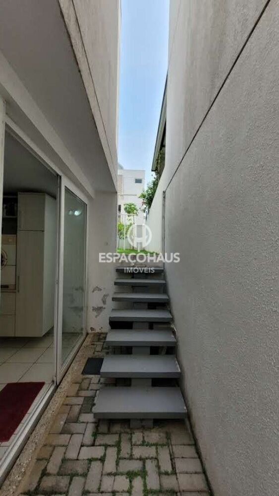 Casa de Condomínio à venda e aluguel com 3 quartos, 181m² - Foto 1