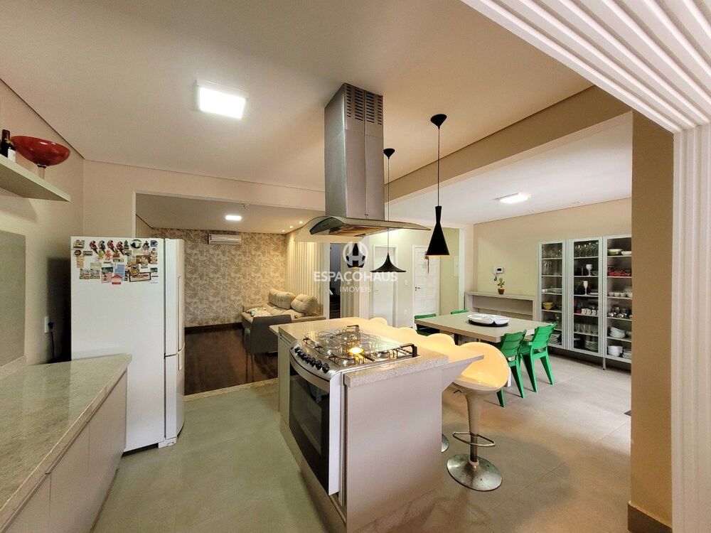 Casa à venda com 3 quartos, 189m² - Foto 3
