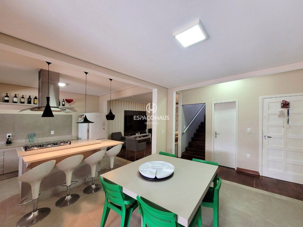 Casa à venda com 3 quartos, 189m² - Foto 2