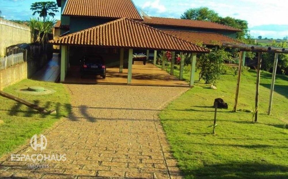 Chácara, 3 quartos, 1700 m² - Foto 1