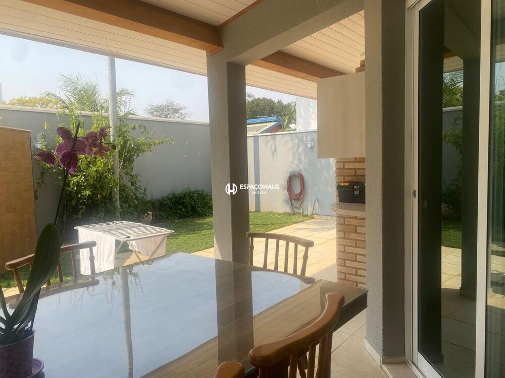 Casa de Condomínio à venda com 4 quartos, 326m² - Foto 2