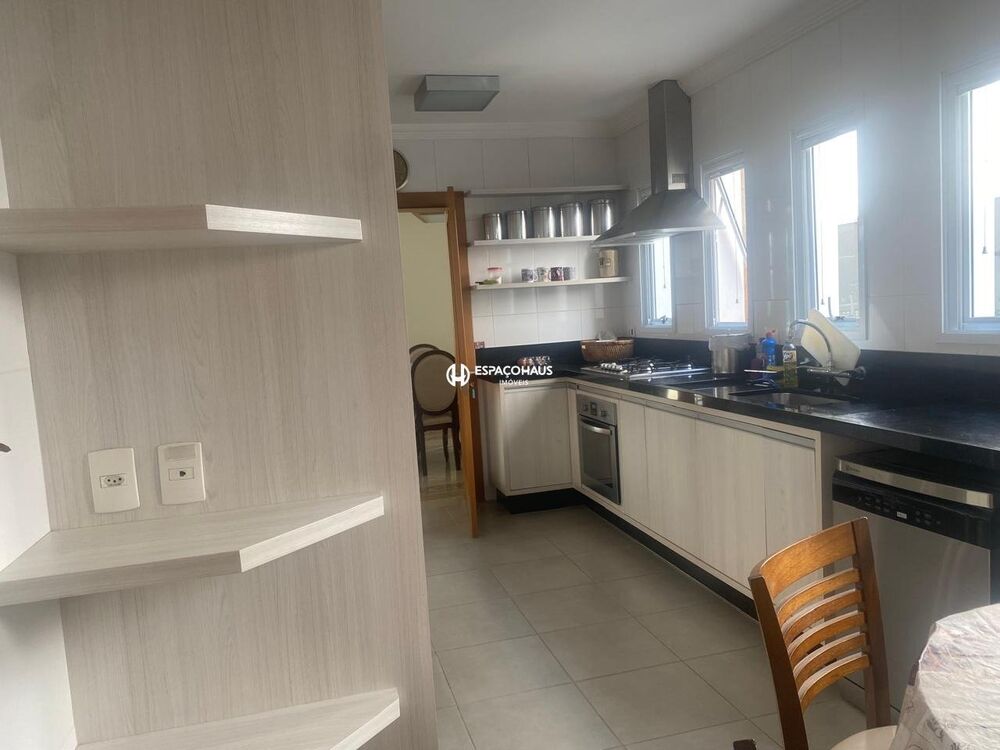 Casa de Condomínio à venda com 4 quartos, 326m² - Foto 3
