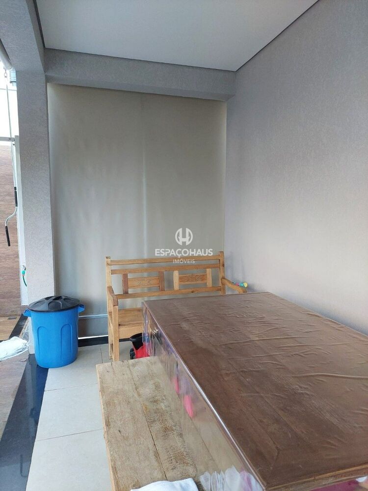 Casa de Condomínio à venda com 4 quartos, 272m² - Foto 1