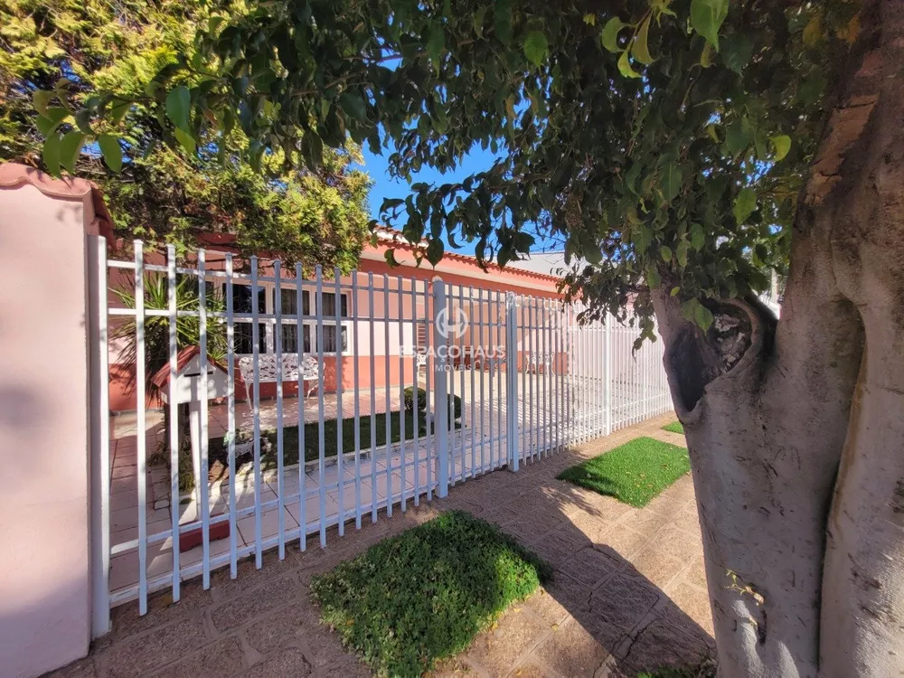 Casa à venda com 3 quartos, 300m² - Foto 2