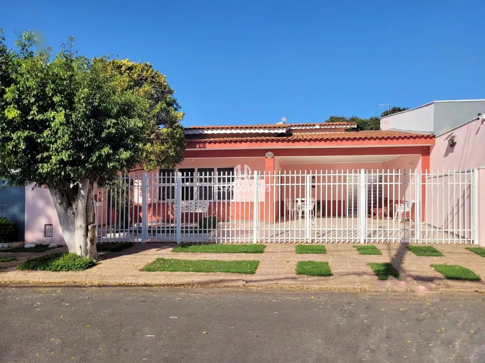 Casa à venda com 3 quartos, 300m² - Foto 1