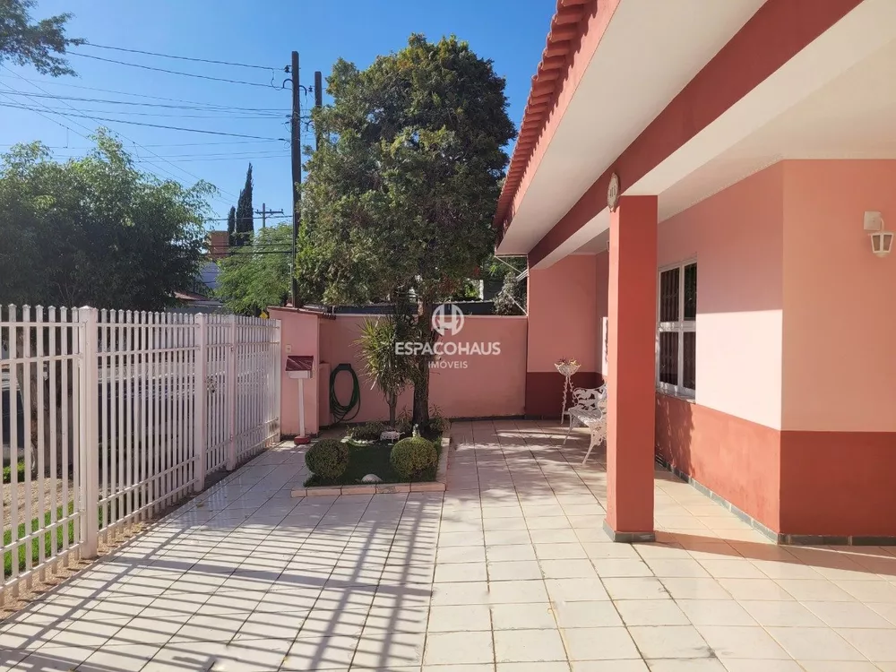 Casa à venda com 3 quartos, 300m² - Foto 3