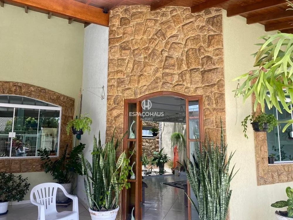 Casa, 3 quartos, 206 m² - Foto 1