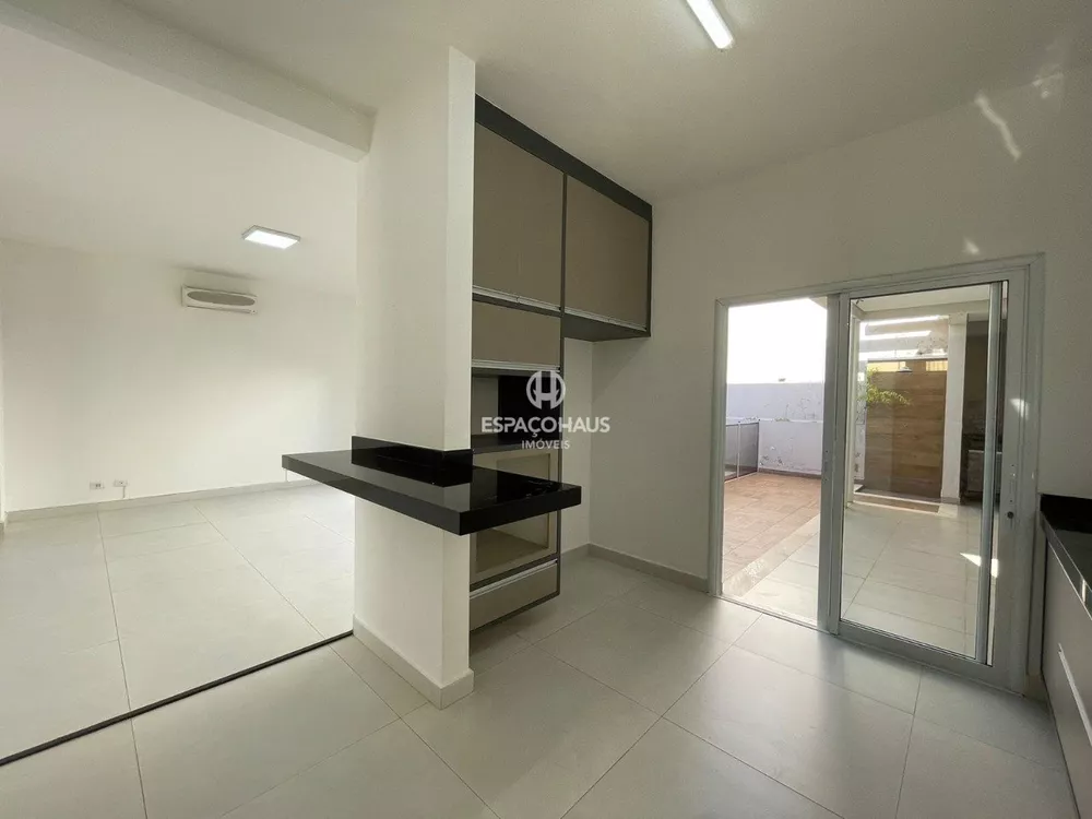 Casa de Condomínio à venda e aluguel com 3 quartos, 278m² - Foto 4